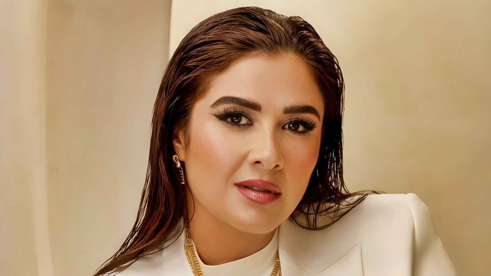 ياسمين عبد العزيز