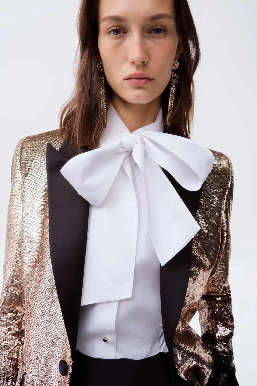 بصمة إيلي صعب تصل إلى H&M بمجموعة جديدة