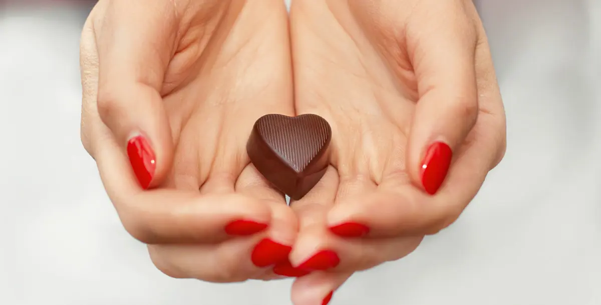 شركة سويسرية تنتج شوكولاتة تخفف أعراض الطمث..!