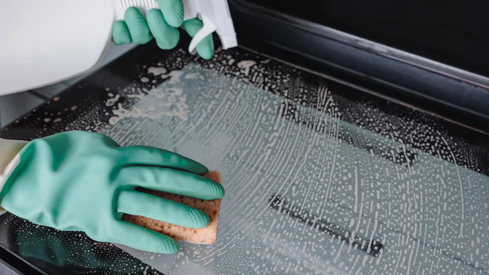هل من الضروري تنظيف الفرن بعد كل استخدام؟ 