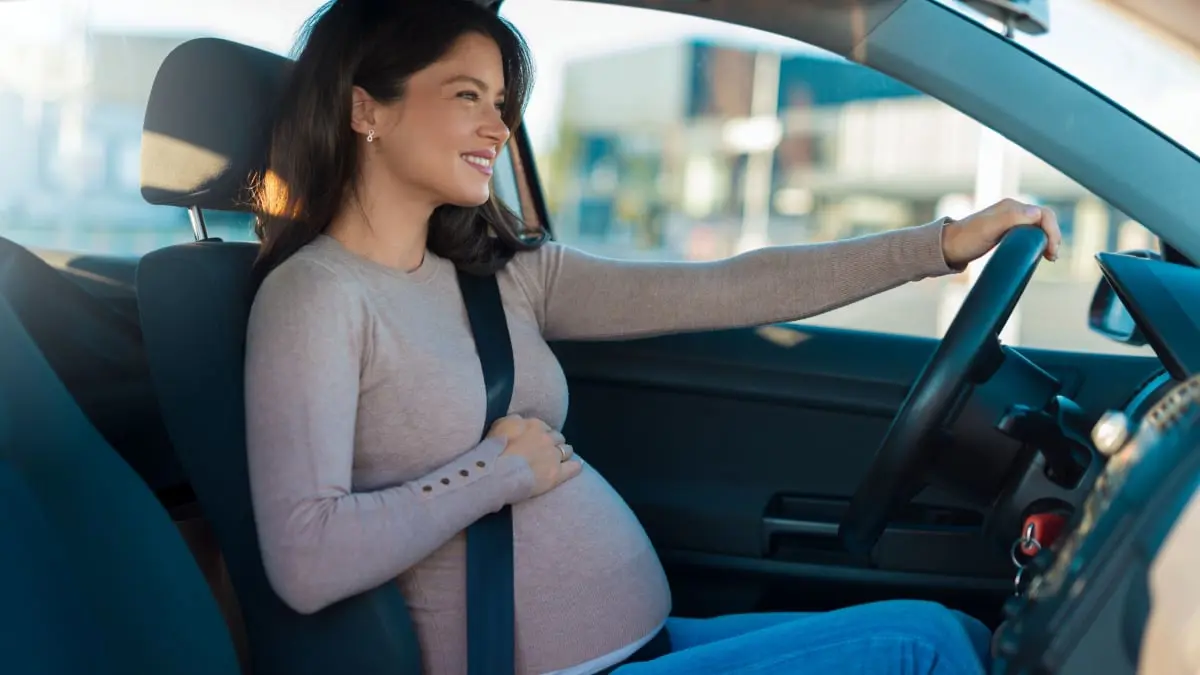 10 نصائح لقيادة آمنة أثناء الحمل