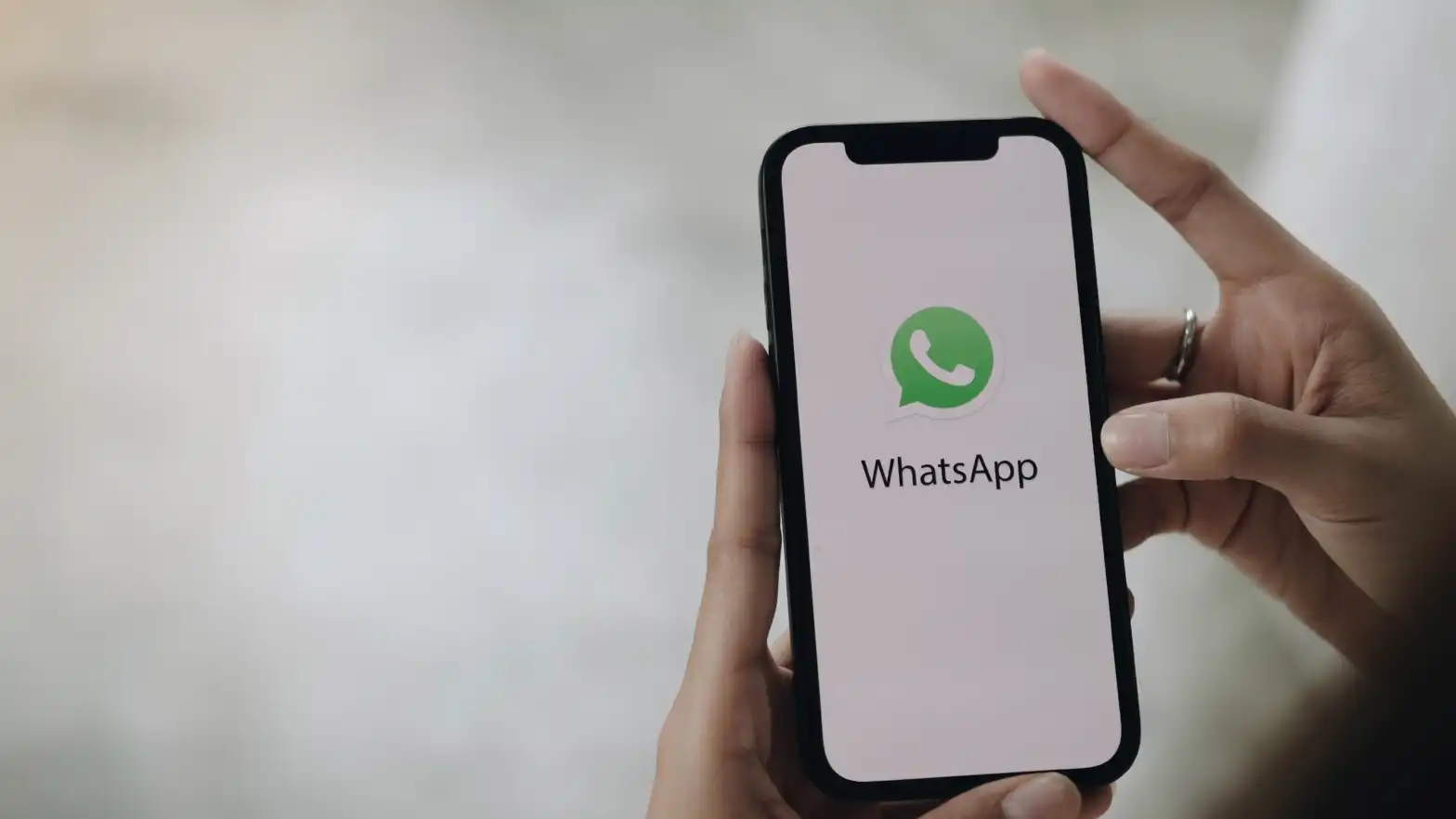 تحديث واتساب يضيف مؤشراً للمتصلين ويحسن النسخ الاحتياطية