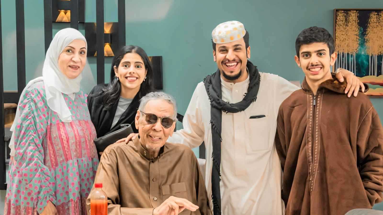 "شباب البومب" يحتفل باليوم الوطني البحريني داخل الكواليس
