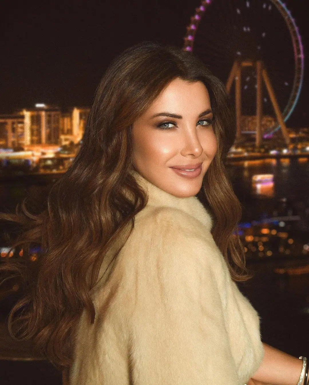 نانسي  عجرم خلال إحيائها حفل زفاف في دبي