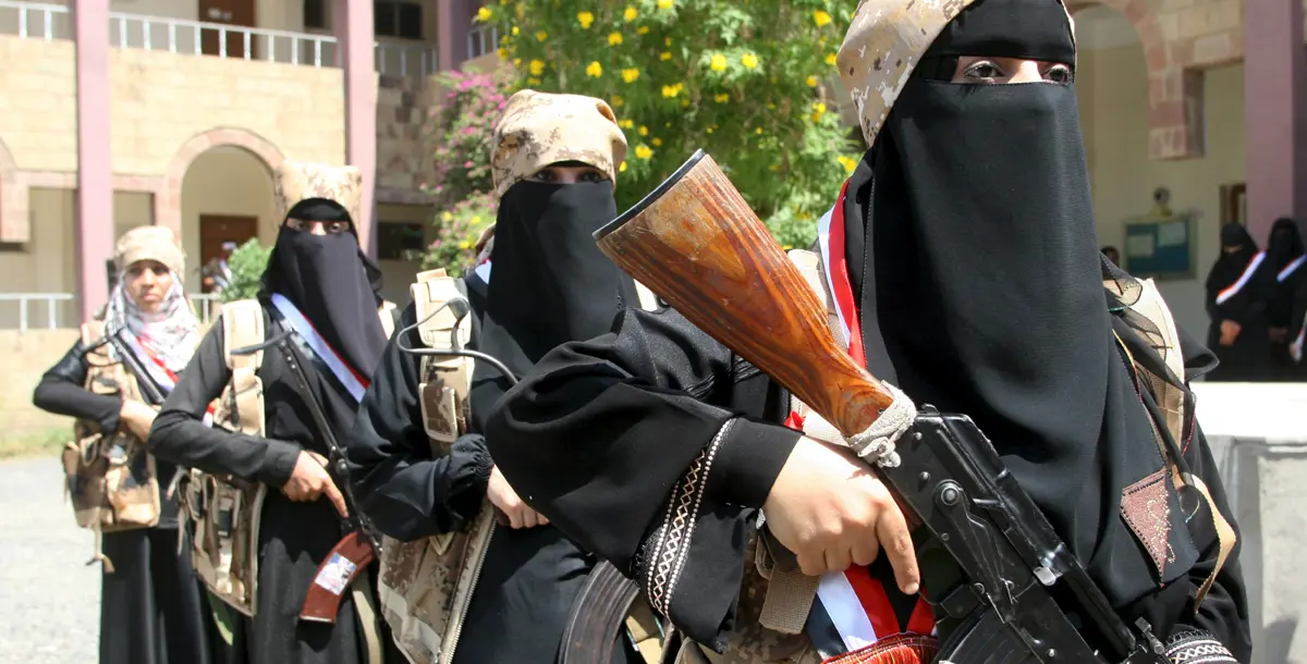 حسناوات اليمن يقتحمن صفوف المقاومة
