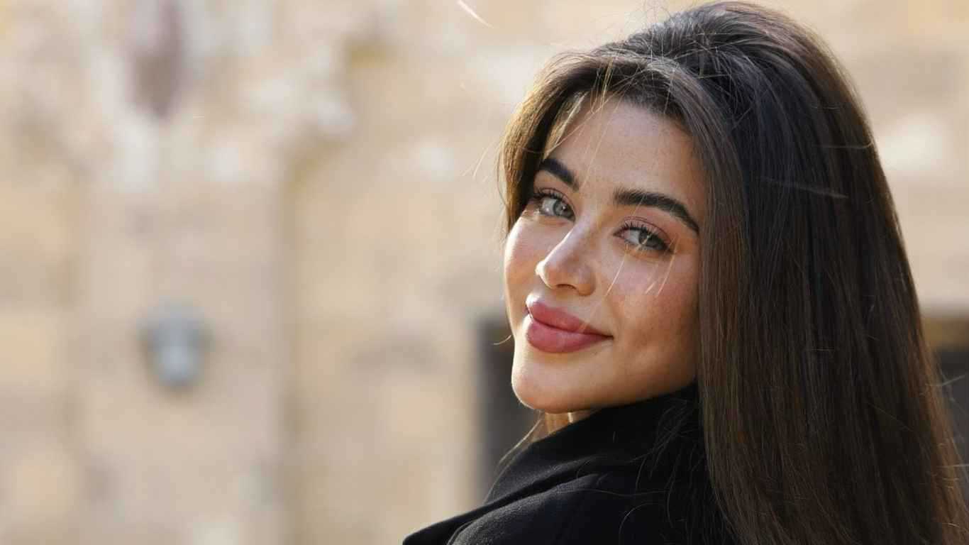 يارا السكري تؤدي مناسك العمرة (فيديو)