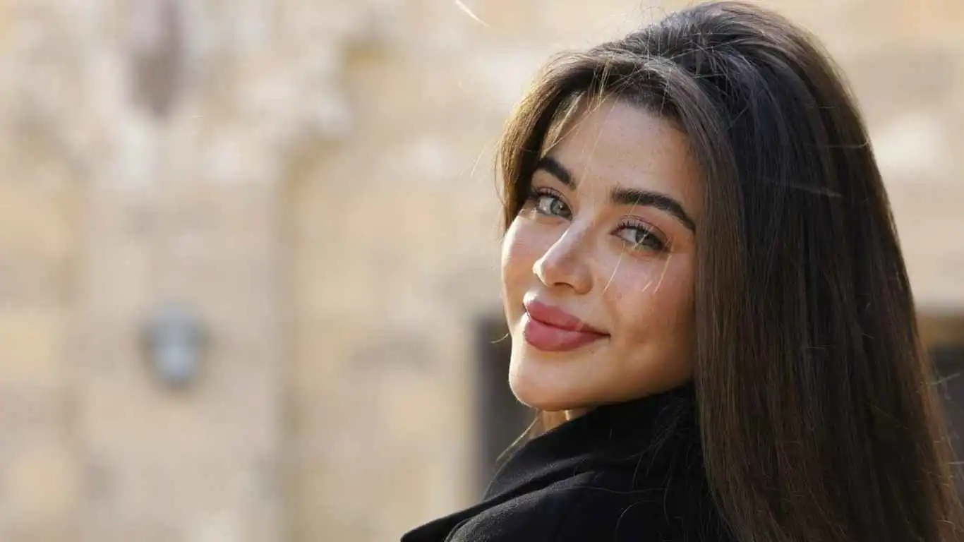 يارا السكري تؤدي مناسك العمرة (فيديو)