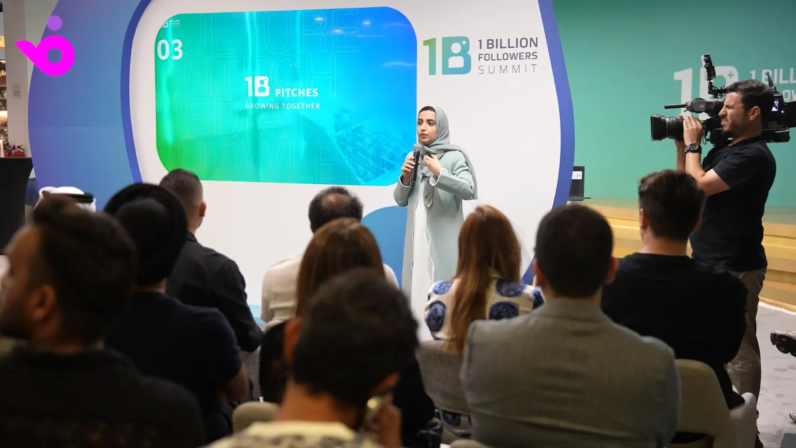 قمة المليار متابع