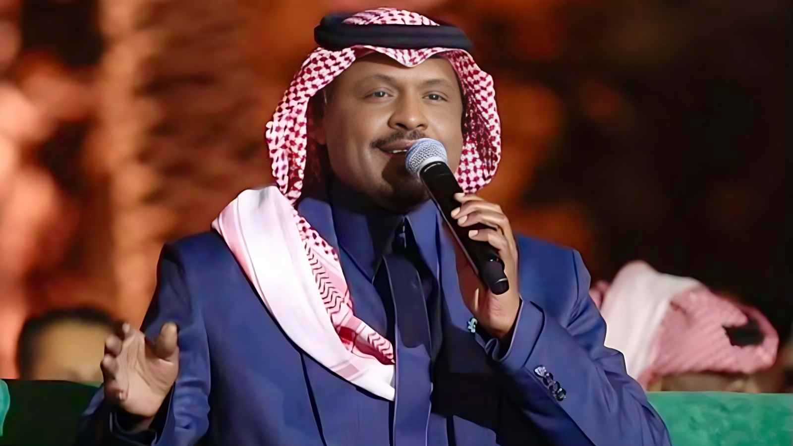 راشد الفارس يغني الحب والحنين في "يا قريب" (فيديو)