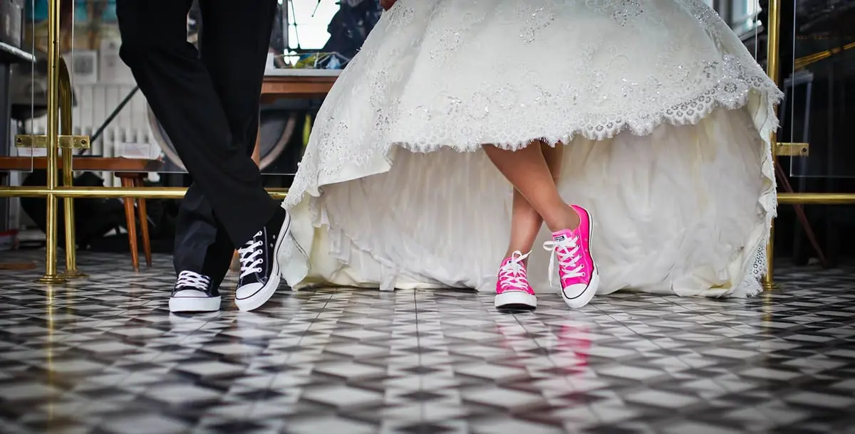 بالصور.. أحذية رياضية من ماركات عالمية مناسبة ليوم زفافكِ