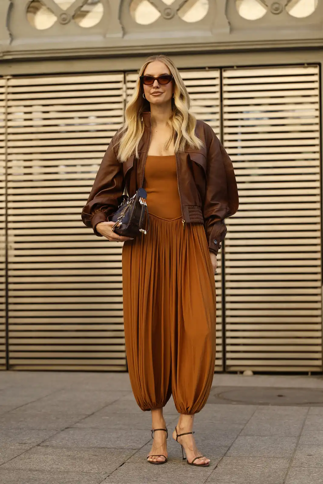 Leonie Hanne موضة الجمبسوت