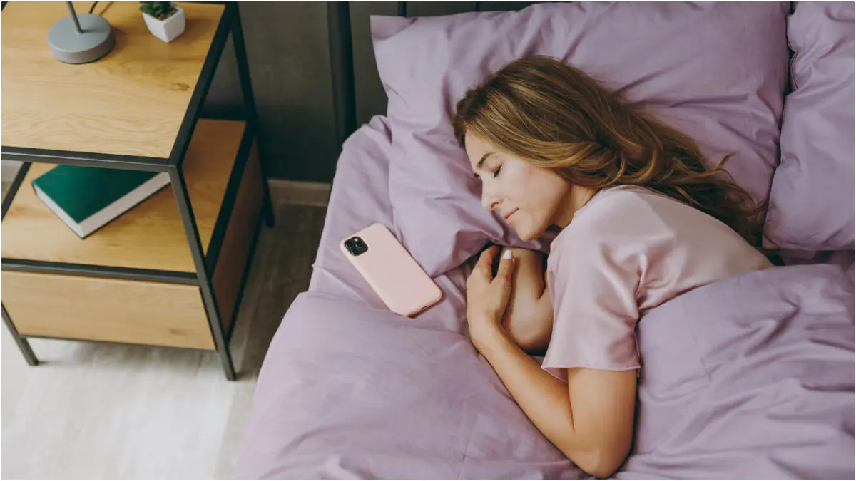 هل يؤثر لون ملاءات السرير على إصابتك بالحبوب؟
