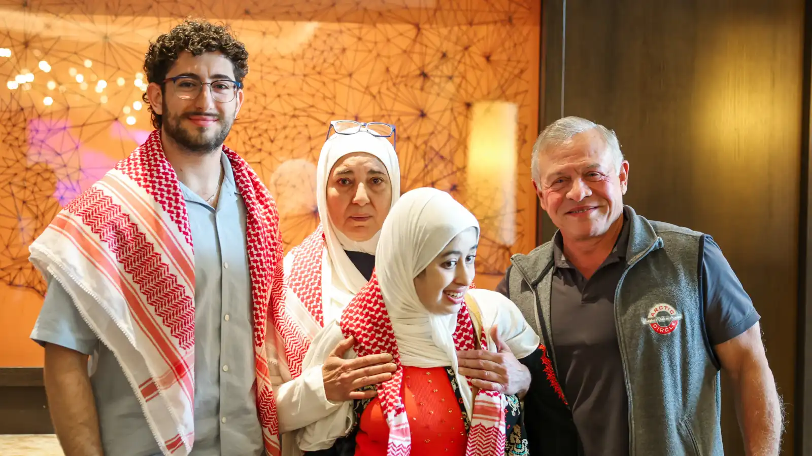 ملك الأردن يحقق أمنية مغتربة التقاها بكأس العالم