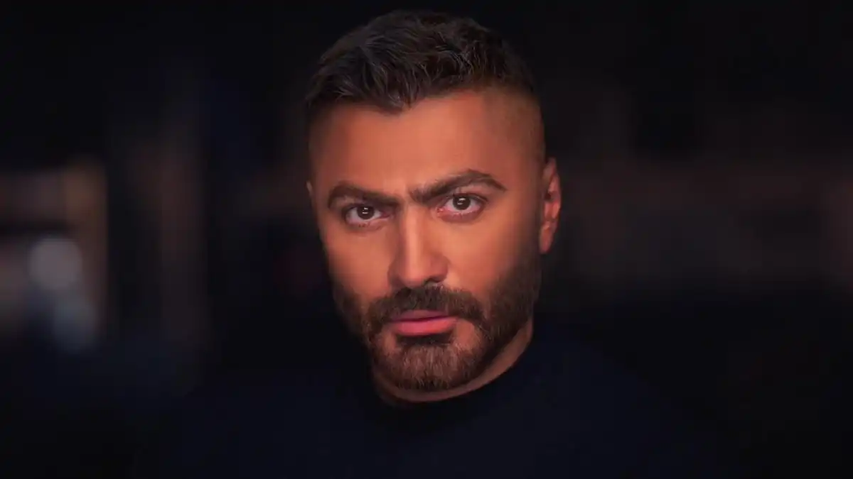 ما مصير حفلات تامر حسني بعد وفاة والده؟