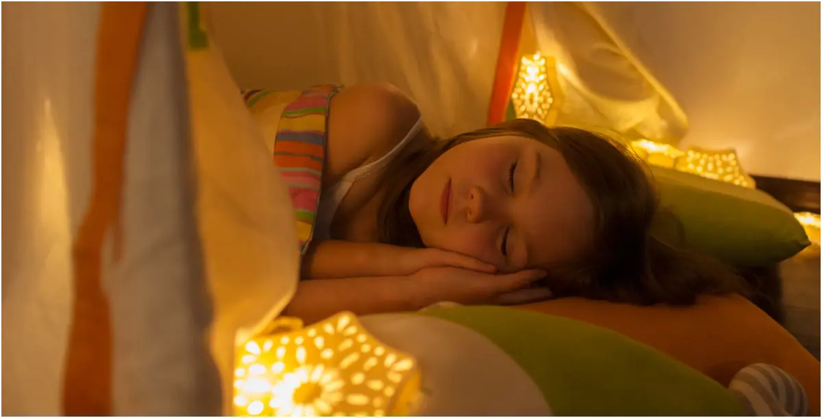 للأمّهات.. هذا المصباح يحثّ الأطفال على الاستغراق في النّوم خلال دقائق!