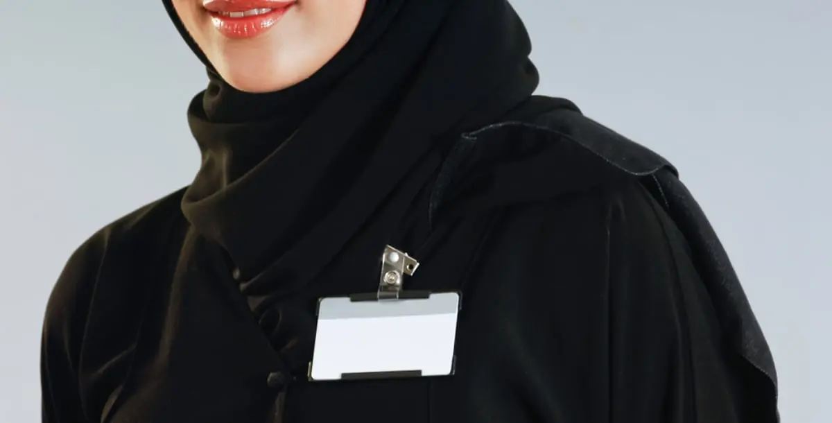 بائعة سعودية بملابس "خادشة" في جدة.. والجهات المختصة تتحرك!