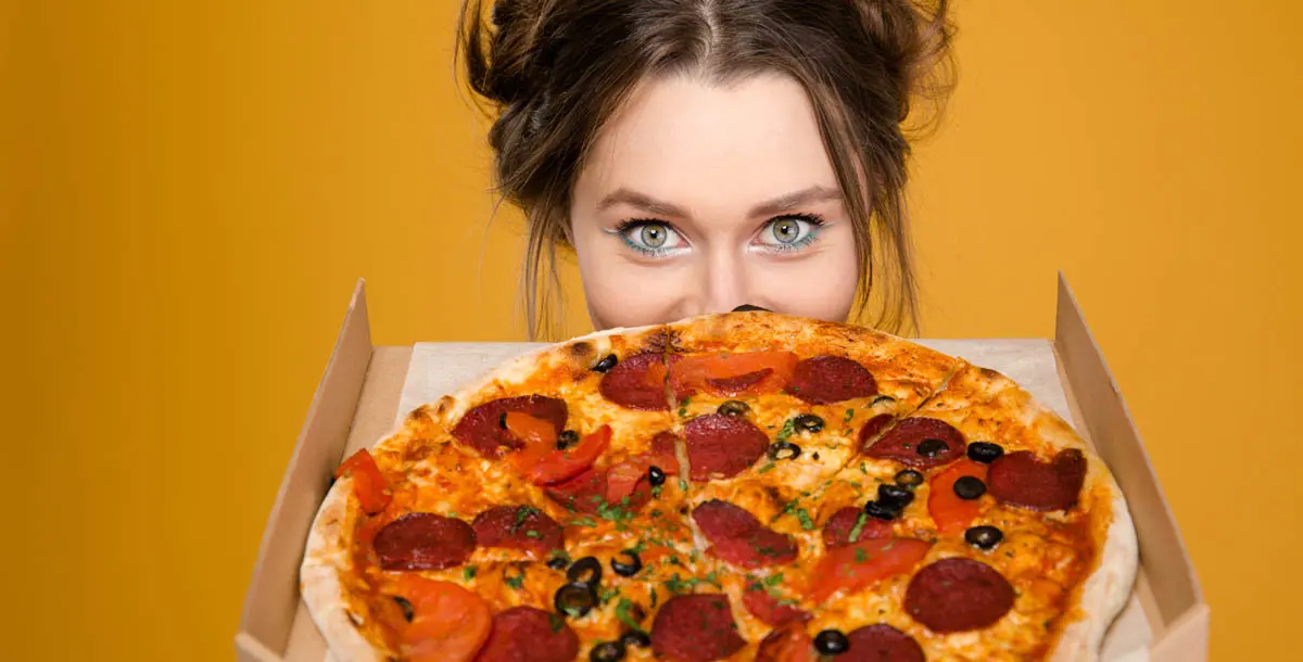 دراسة: النساء يفضلن الطعام أكثر من الرومانسية