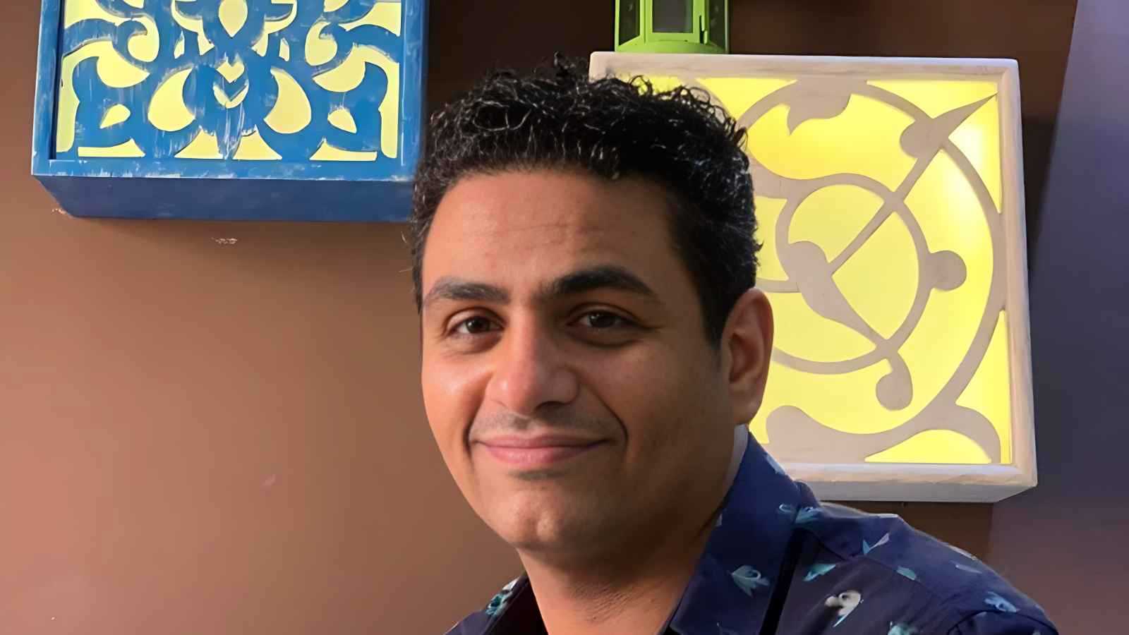 محمد صلاح العزب ينجو بأعجوبة من حادث سير