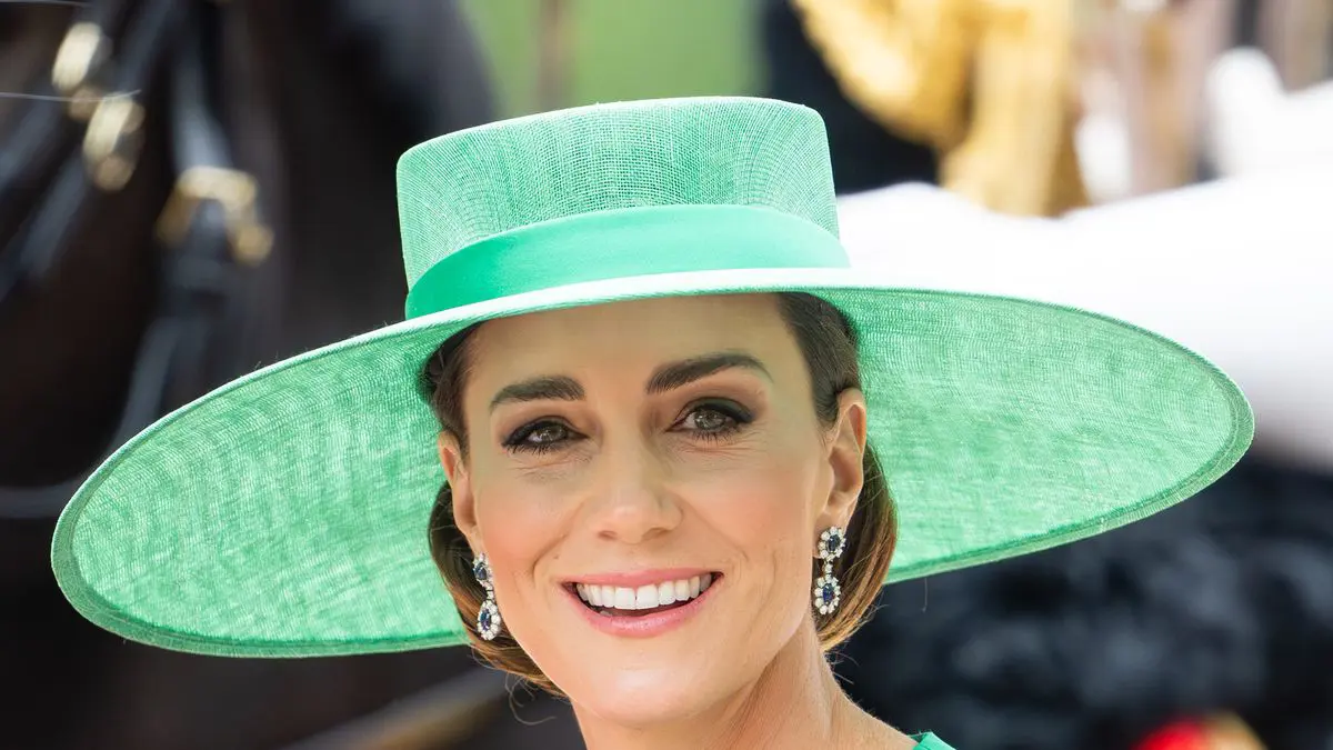 كيت ميدلتون ترتدي أقراط الأميرة ديانا وبإطلالة خضراء في عيد ميلاد الملك تشارلز