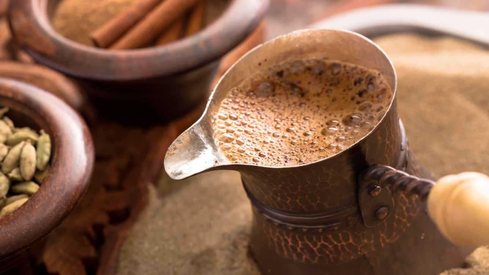 تفسير حلم غلي القهوة للعزباء ودلالات الارتباط العاطفي