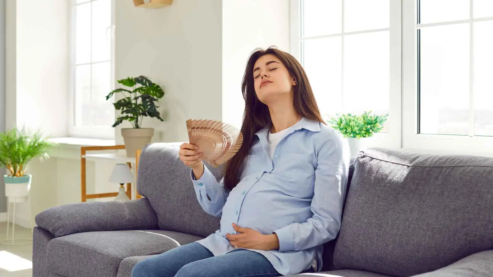 لماذا تحتاج المرأة الحامل لعناية أكثر في الصيف؟