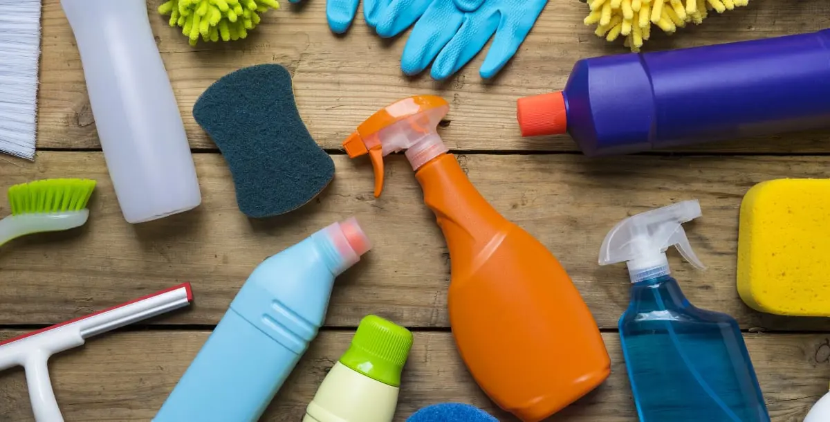 لا تخلطي هذه المواد مع بعضها لتنظيف منزلك.. خطيرة قد تؤدي للتسمم