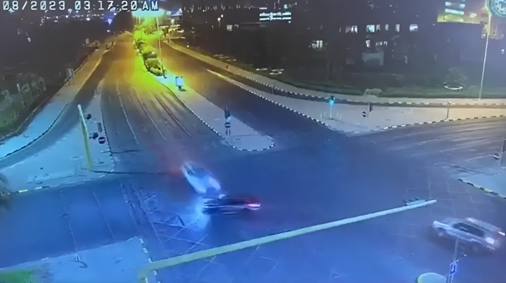 سرعة جنونية.. فيديو يرصد لحظة وقوع حادث الفاشينيستا الكويتية