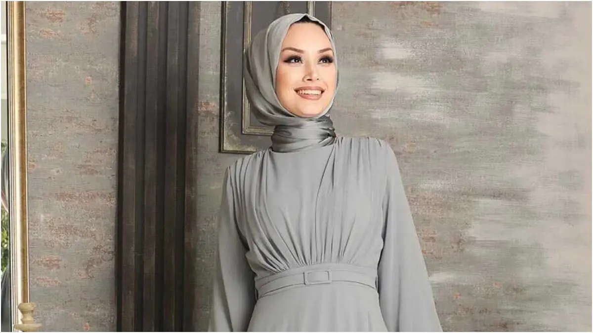 أفكار لتنسيق الفستان الضيق مع الحجاب في صيف 2022