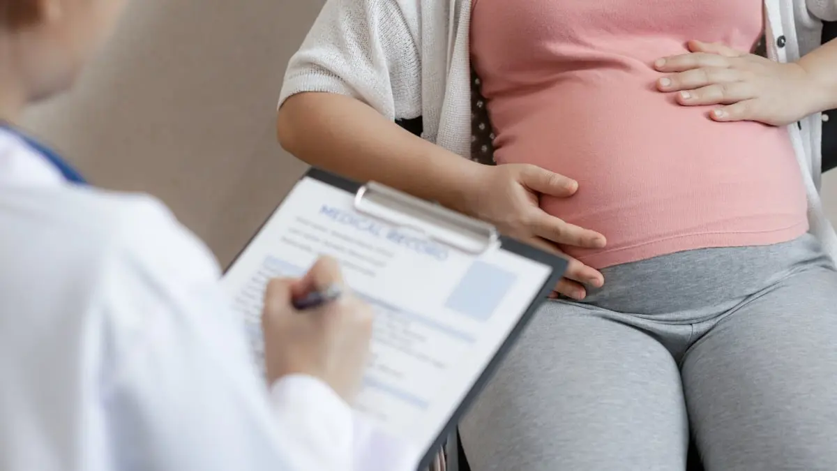 ما خطر انخفاض الصفائح الدموية على المرأة الحامل ومولودها؟