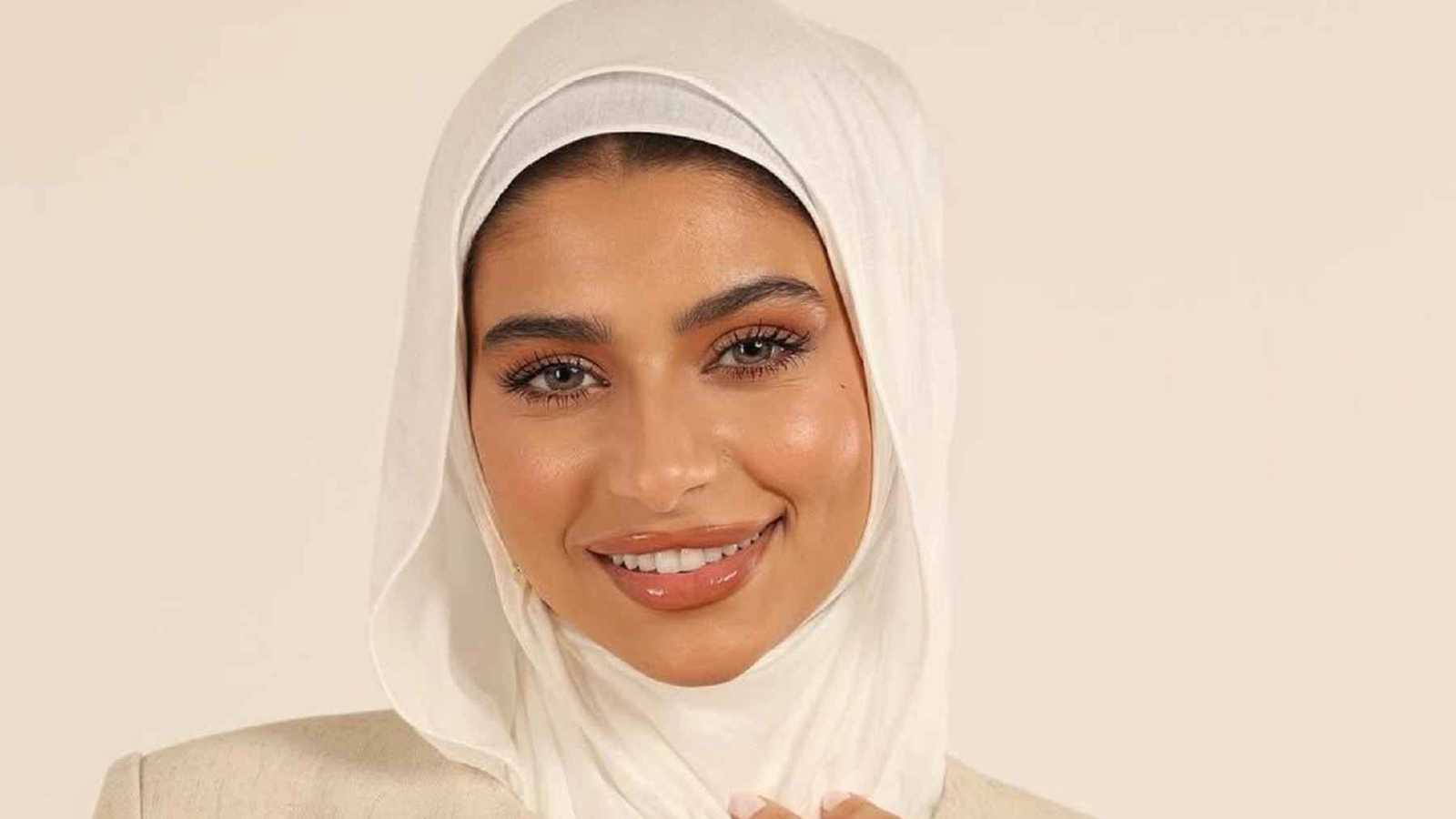 رهف العنزي تتصدر الترند بعد إعلانها ارتداء الحجاب 