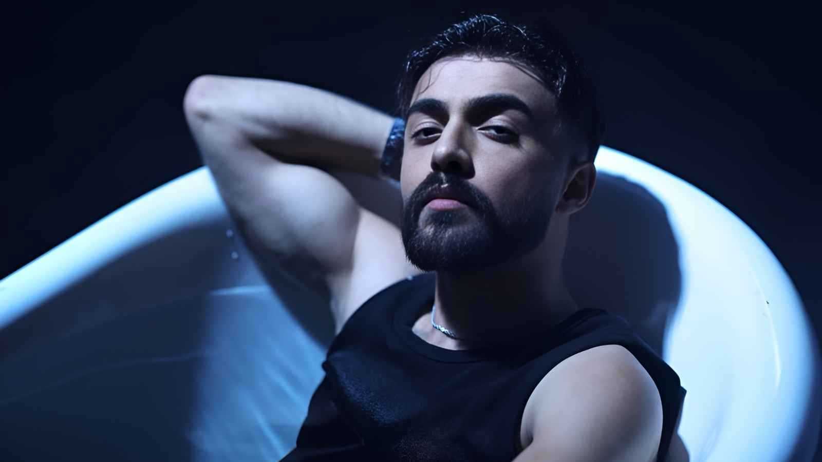 أمجد جمعة يكشف لـ"فوشيا" تفاصيل أغنيته الجديدة "كمين"