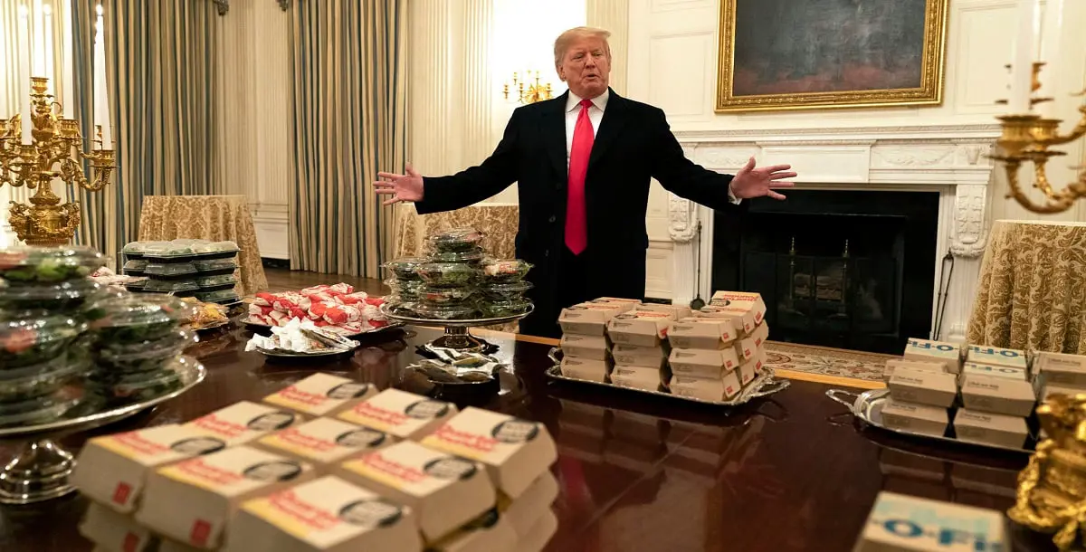 حارس ترامب يكشف سرًا مفاجئًا: اقترض مني 130 دولارا ليأكل ماكدونالدز