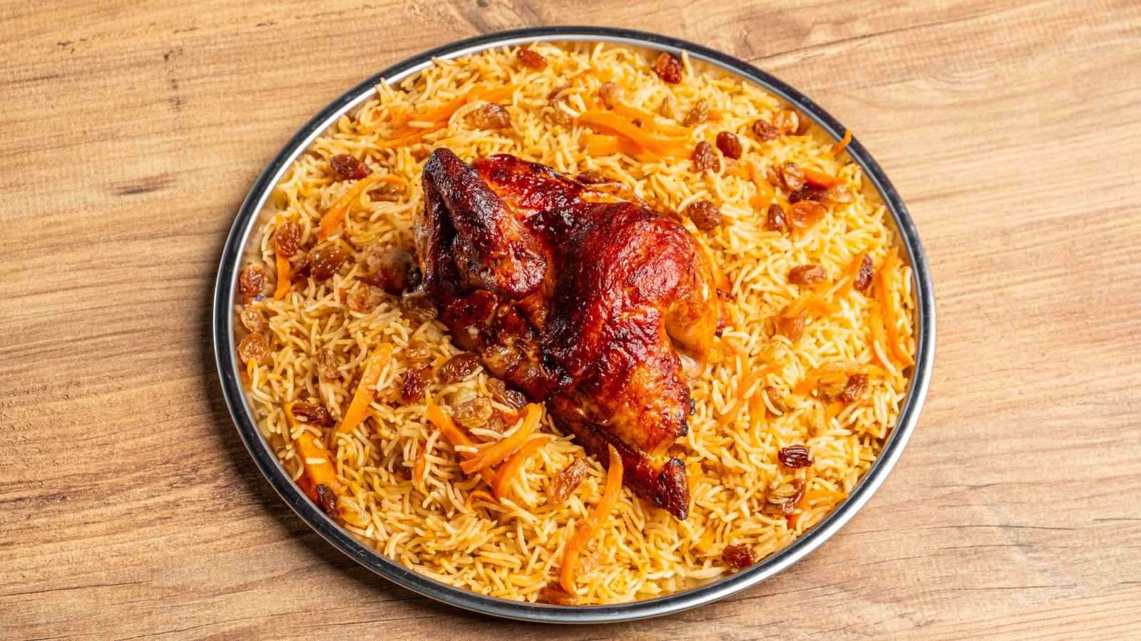 وصفة الأرز البخاري السعودي بالدجاج والزبيب