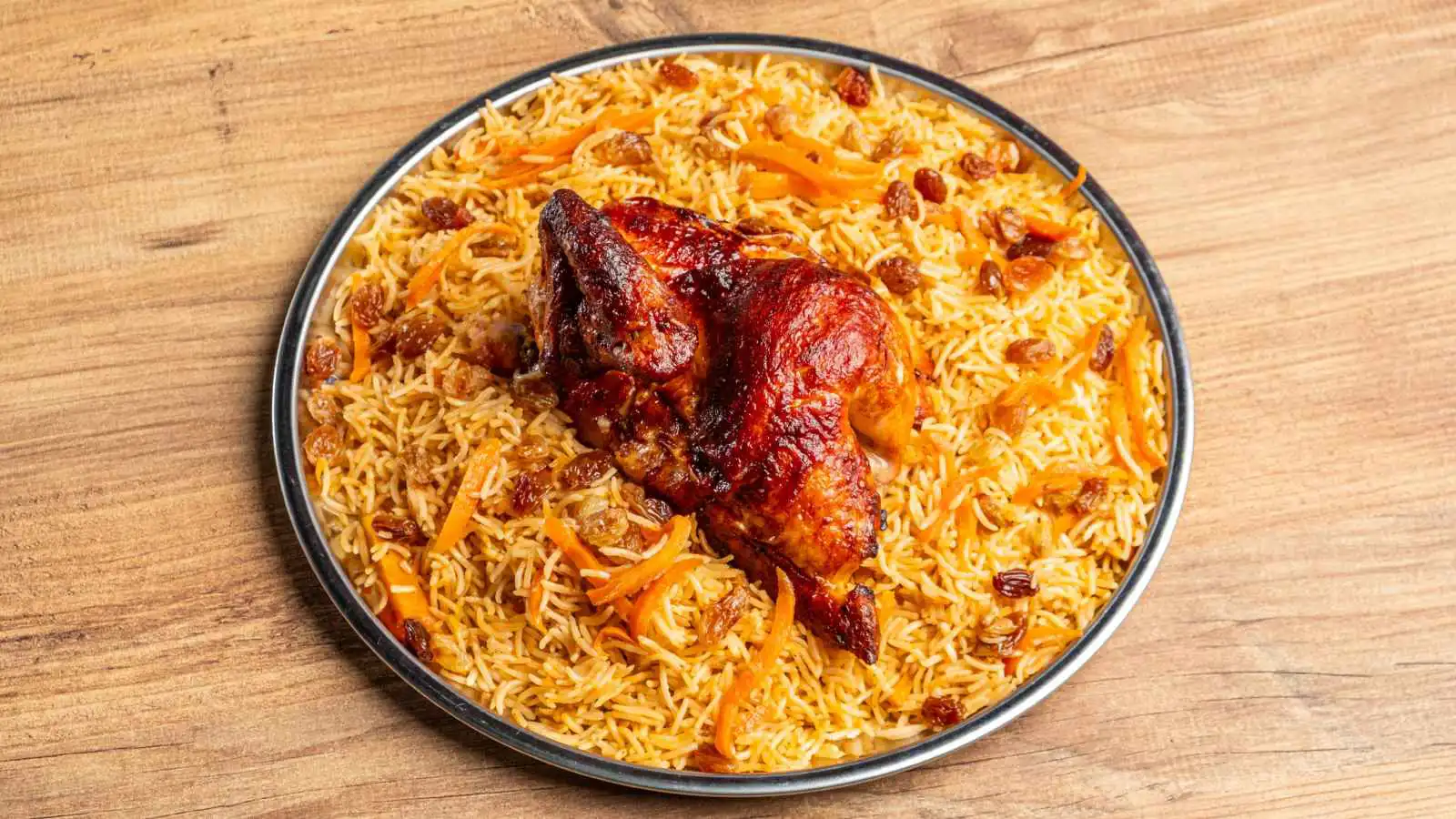 وصفة الأرز البخاري السعودي بالدجاج والزبيب