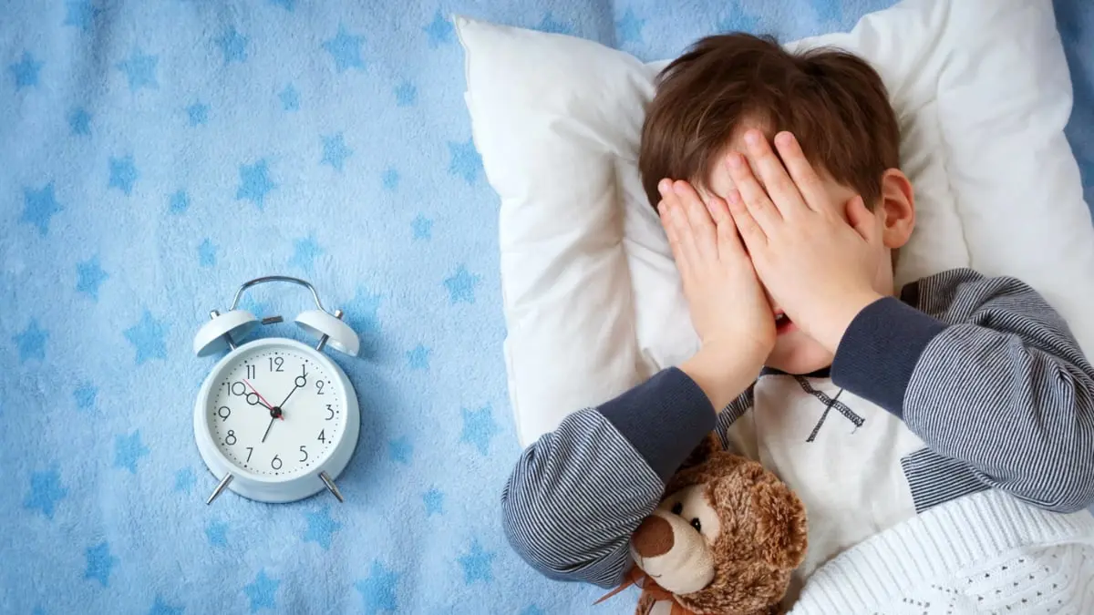 كيف تتعاملين مع مشكلة حرمان طفلك من النوم؟