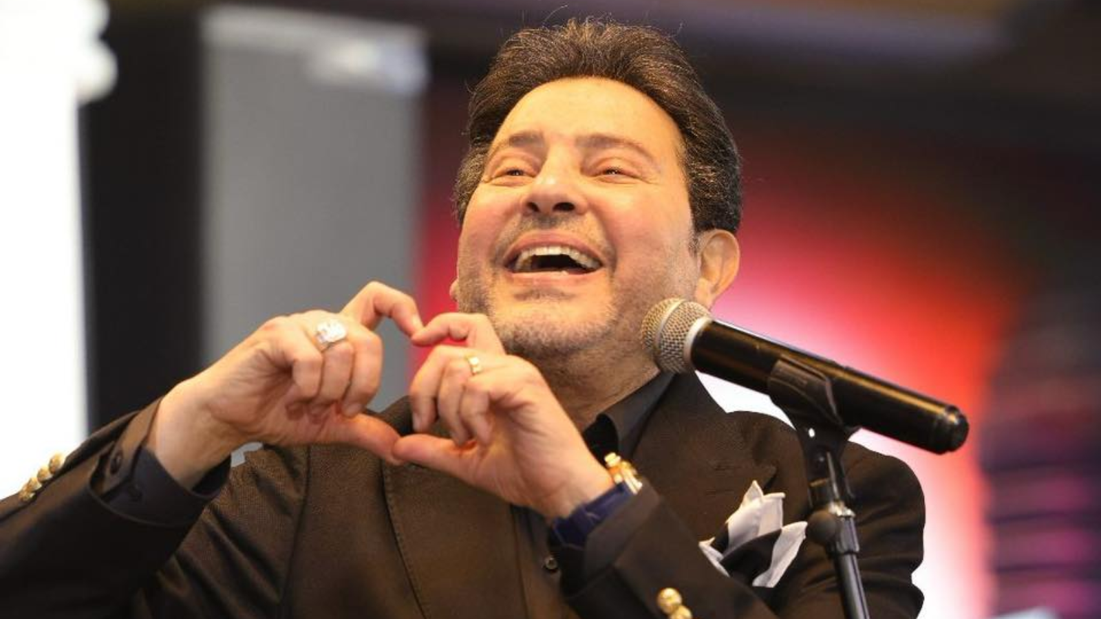 كيف تفاعل النجوم مع أحدث منشور للنجم هاني شاكر؟ 