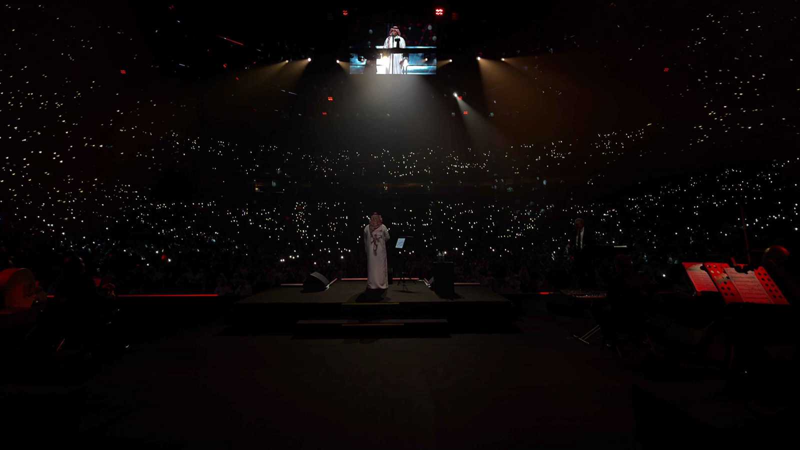 راشد الماجد يواصل التألق في أبوظبي بحفل إضافي كامل العدد