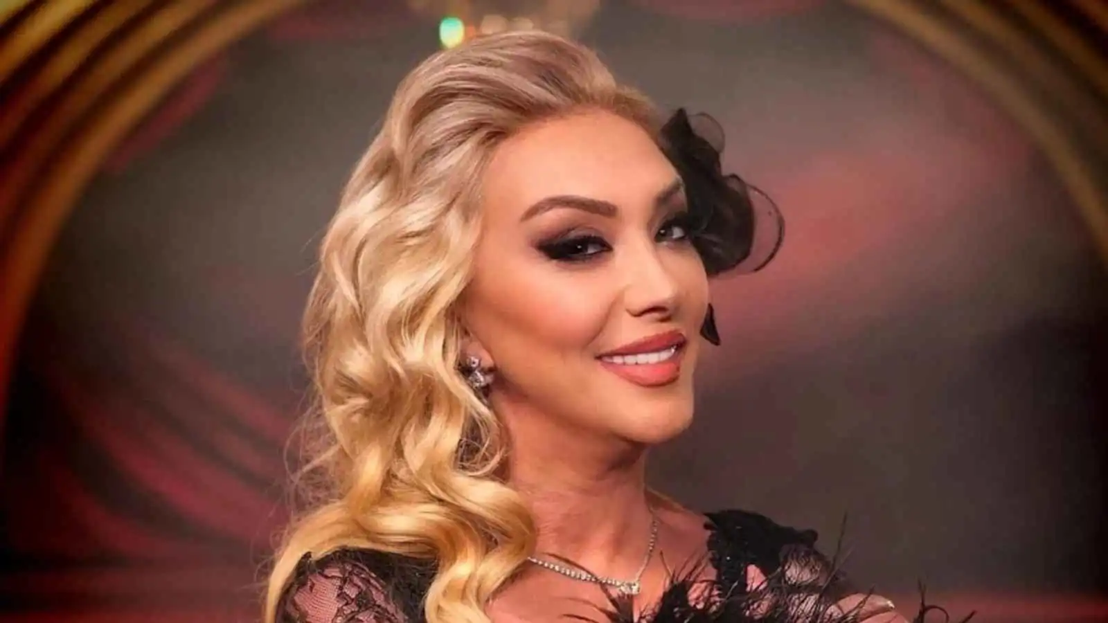 تفاصيل وفاة المغنية التركية غللو.. هل انتحرت؟
