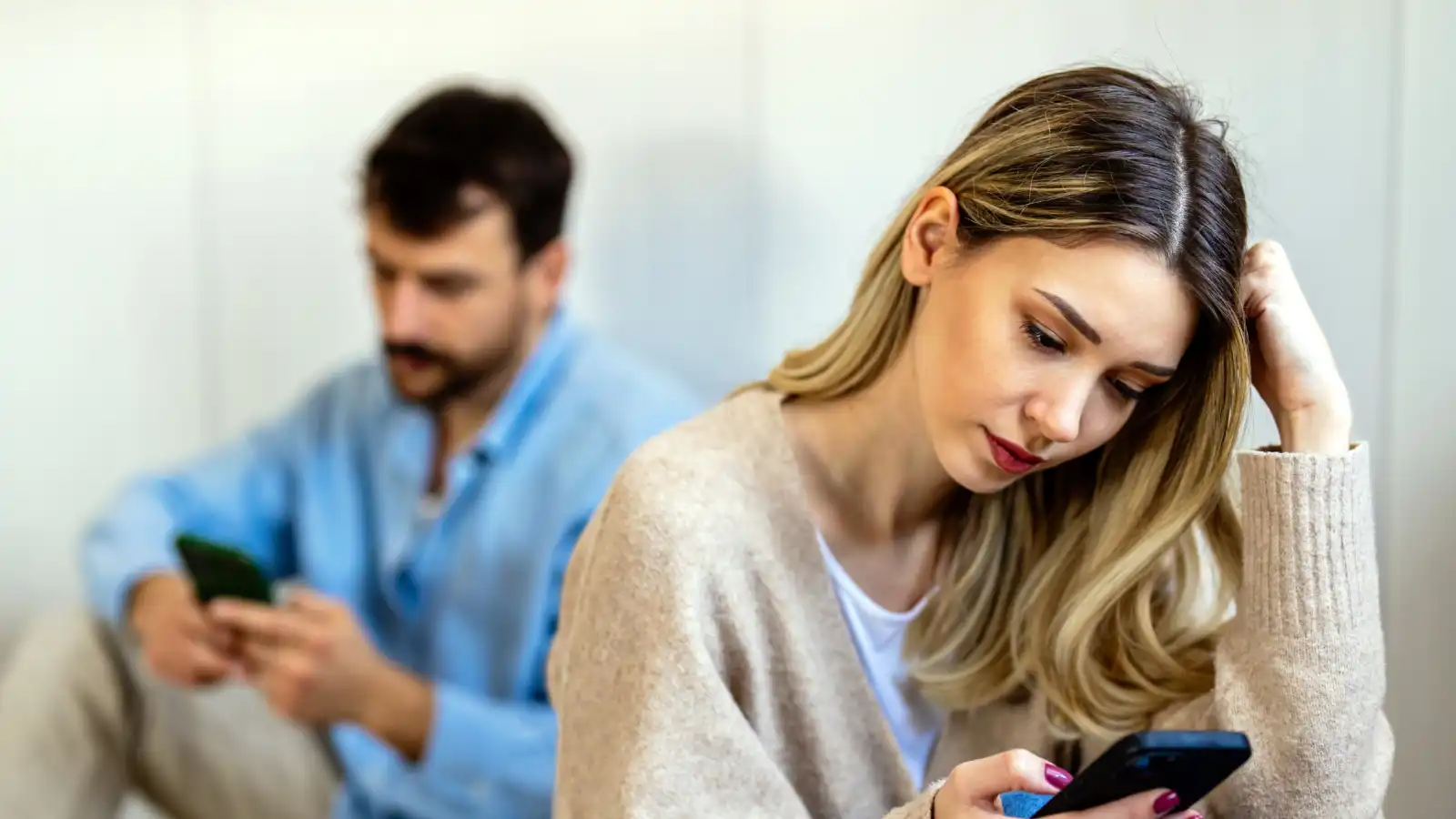 تعرفي على علامات الاستنزاف العاطفي في منتصف العلاقة