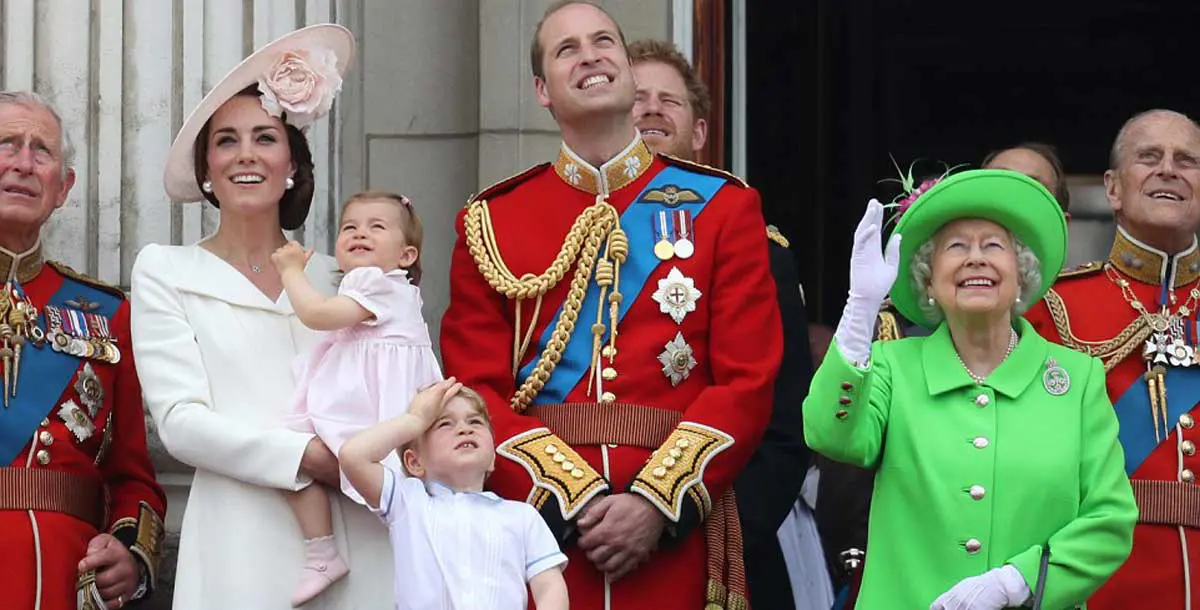 الأميرة شارلوت تخطف الأنظار في عيد ميلاد الملكة إليزابيث