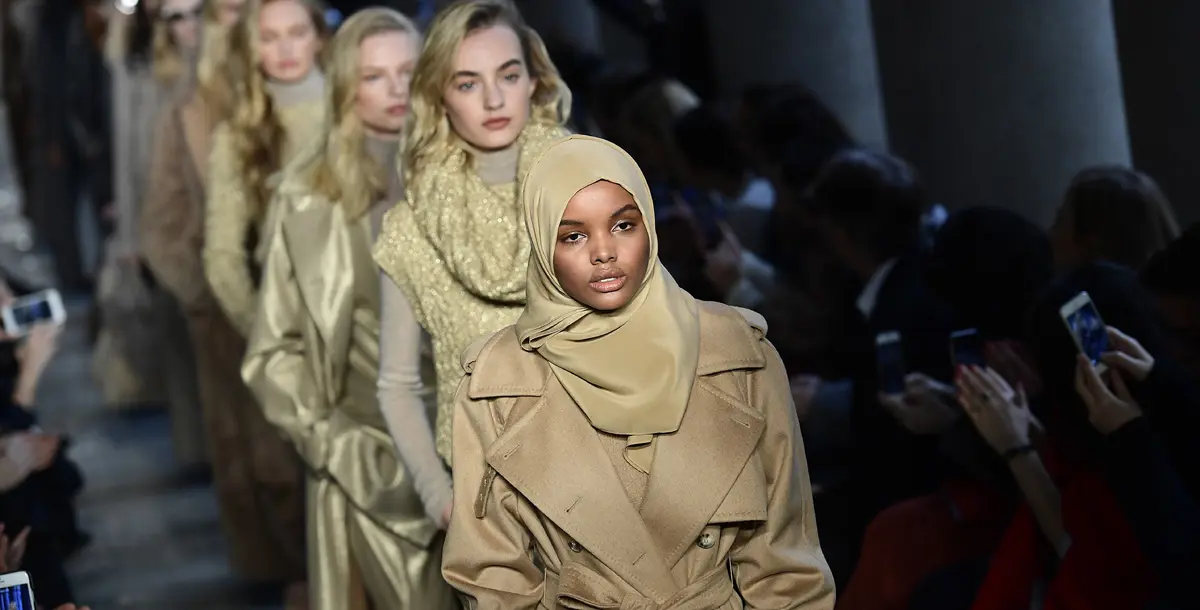 عالم الموضة العالمي ينفتح على أزياء المرأة المسلمة