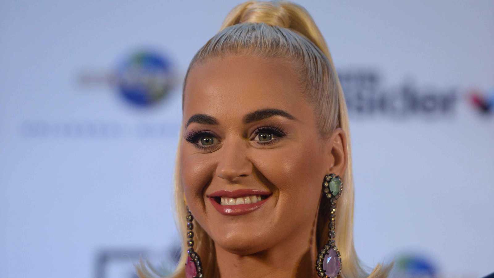 الشرطة الأسترالية تحقق في اتهامات روبي روز ضد كاتي بيري 