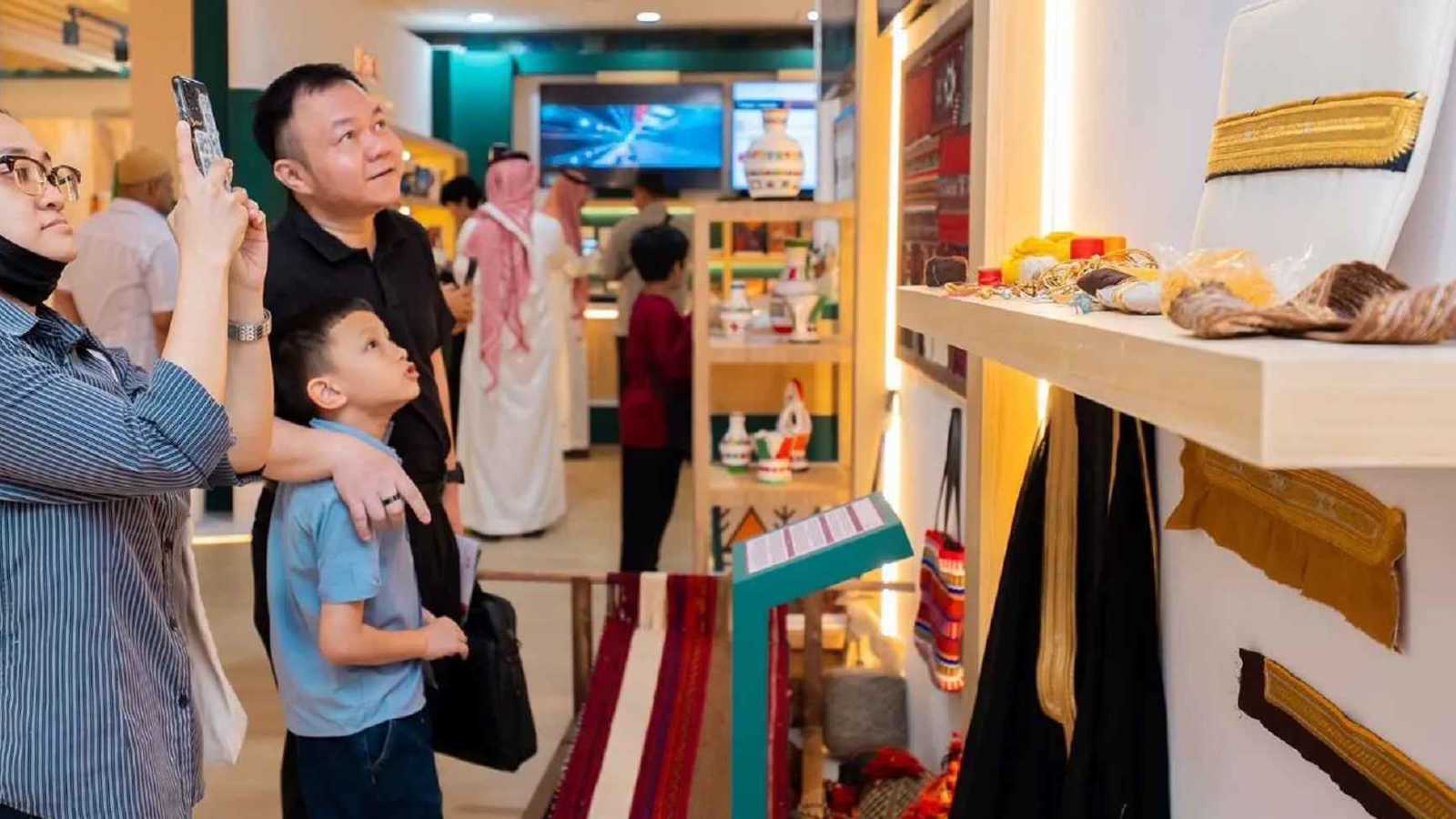 جناح السعودية يجذب زوار معرض كوالالمبور الدولي للكتاب