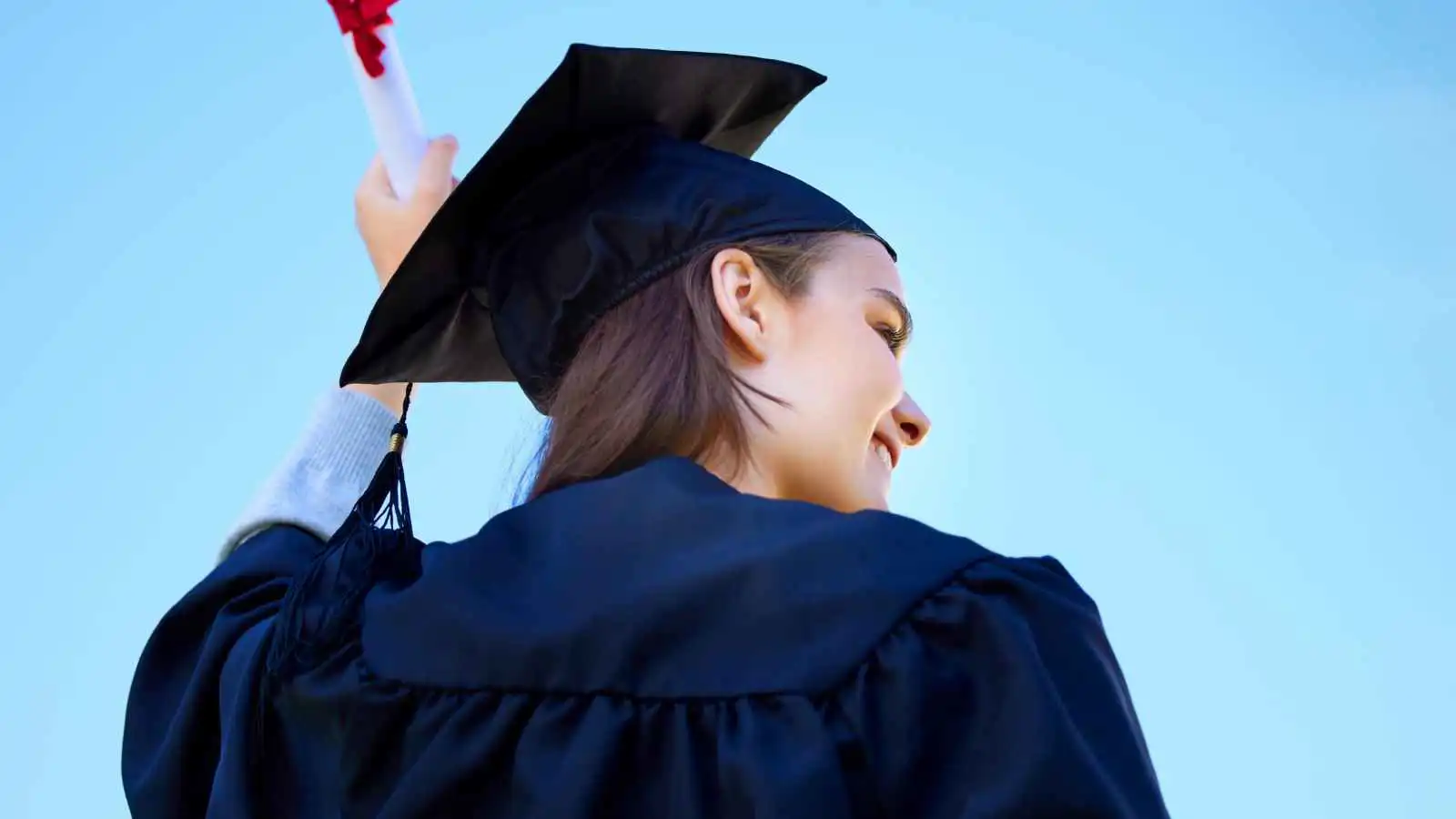 تفسير حلم المتزوجة بالعودة للجامعة.. حنين أم رغبة في التغيير؟