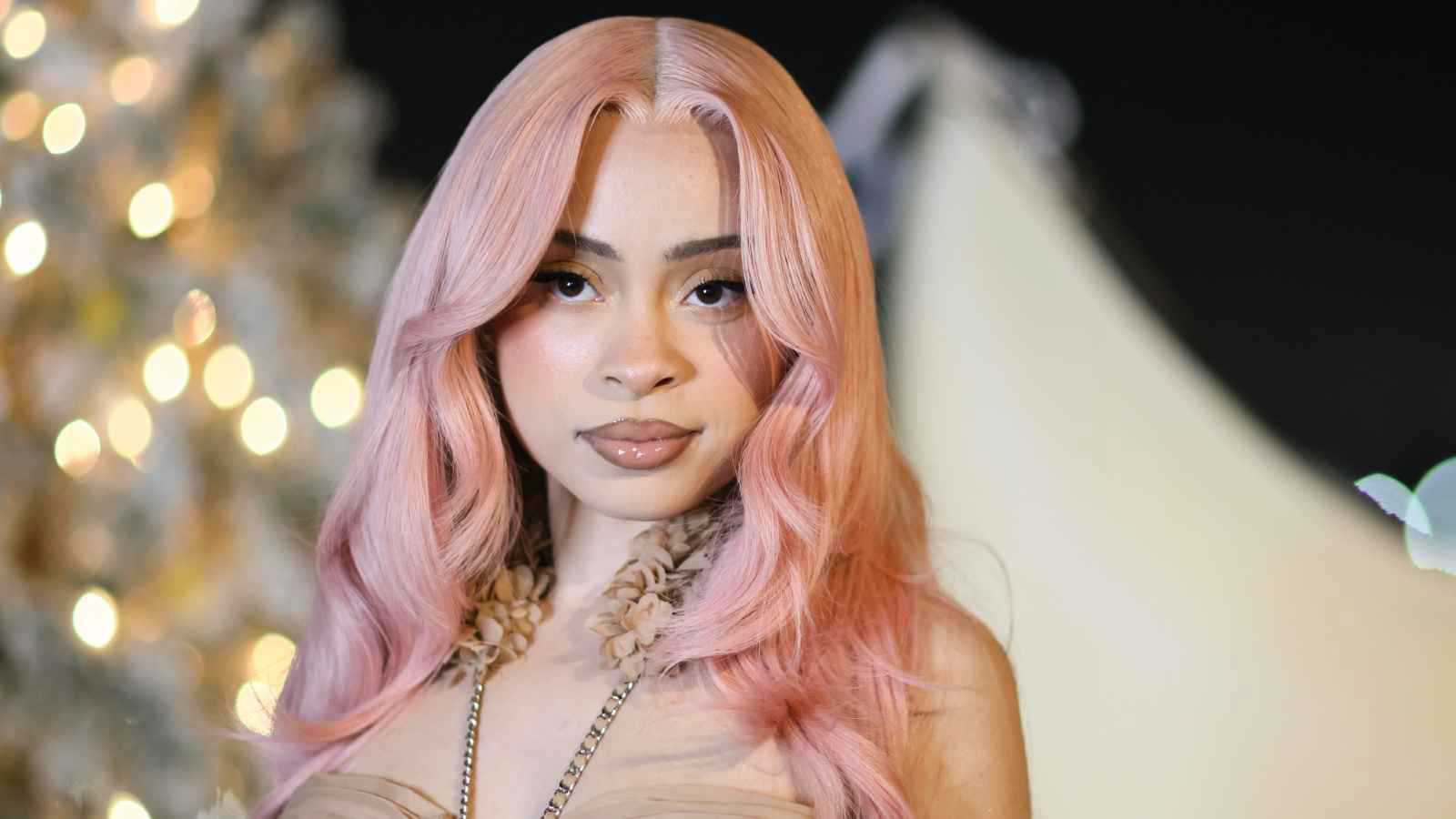 كيف ردت آيس سبايس على شجارها داخل مطعم ماكدونالدز؟ 