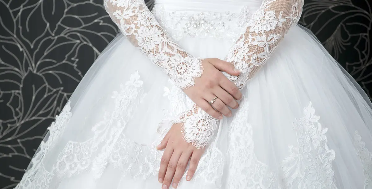 بالصور.. كيف تختارين فستاناً لحفل زفافك الشتائي ؟