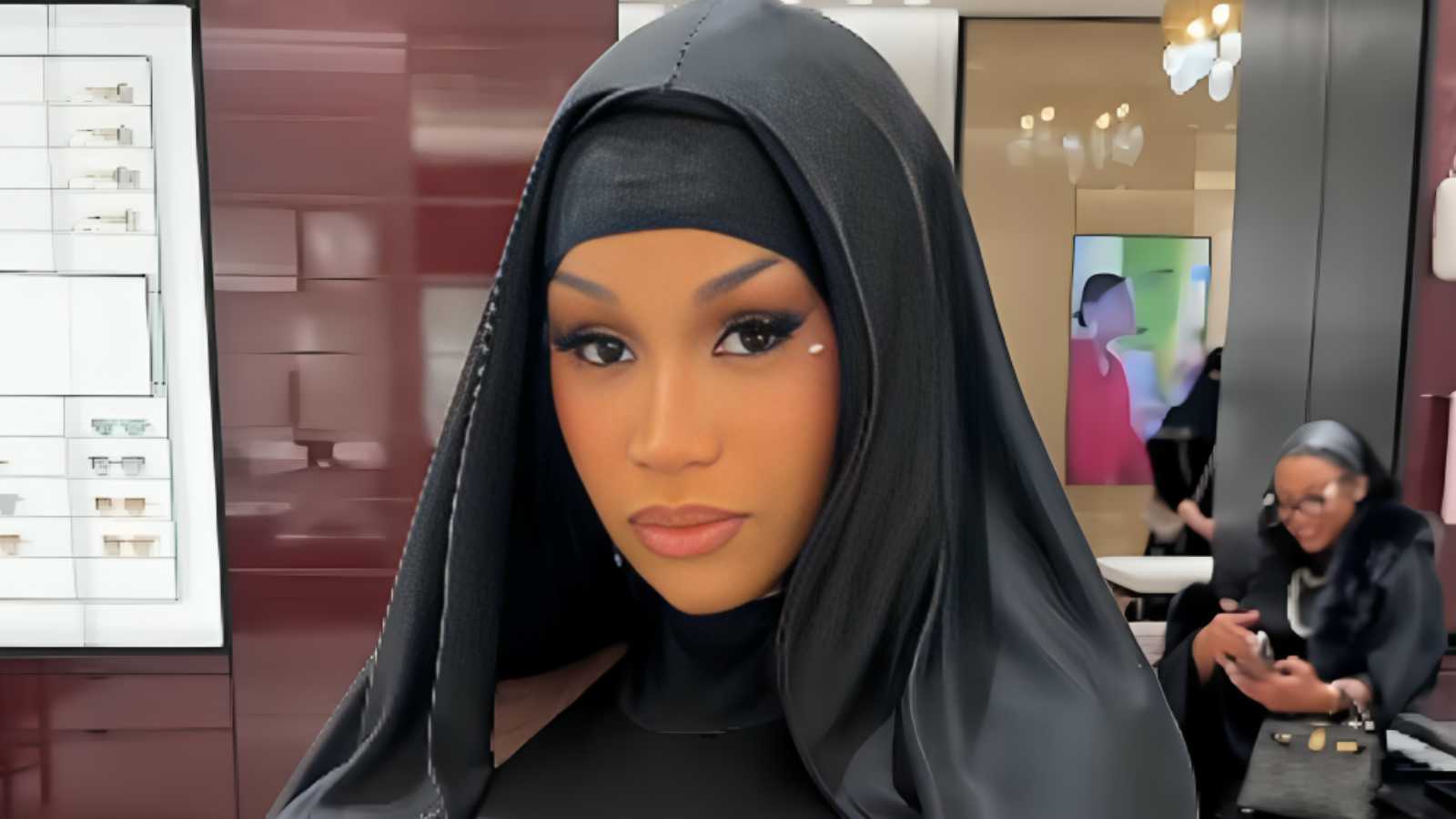 كاردي بي بإطلالة لافتة في "ساوند ستورم" بالسعودية