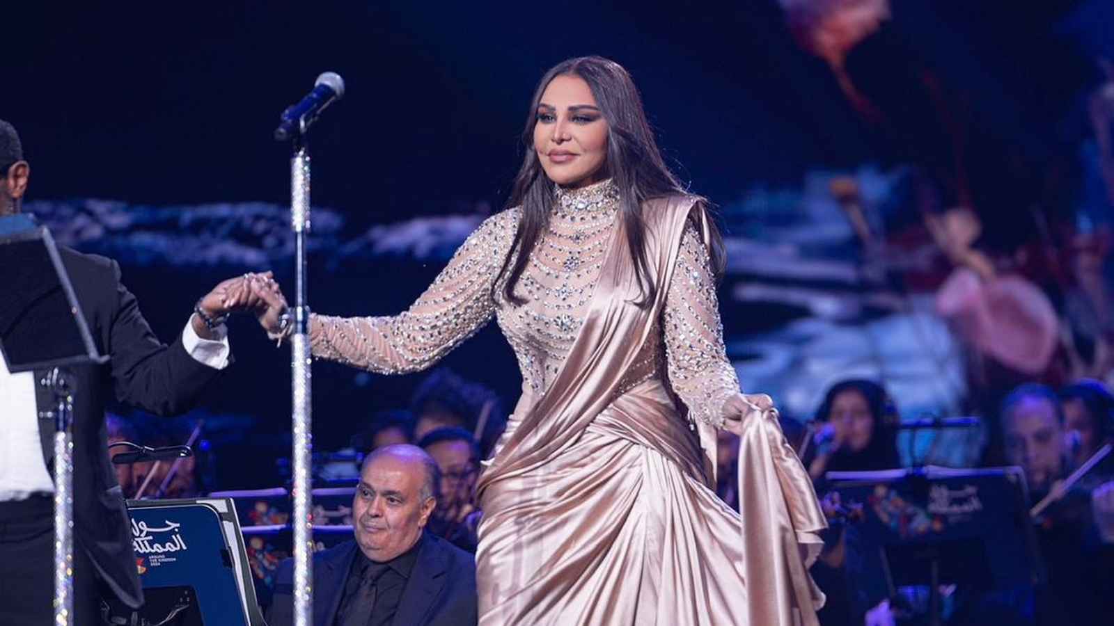 أحلام تحتفل باليوم الوطني الإماراتي