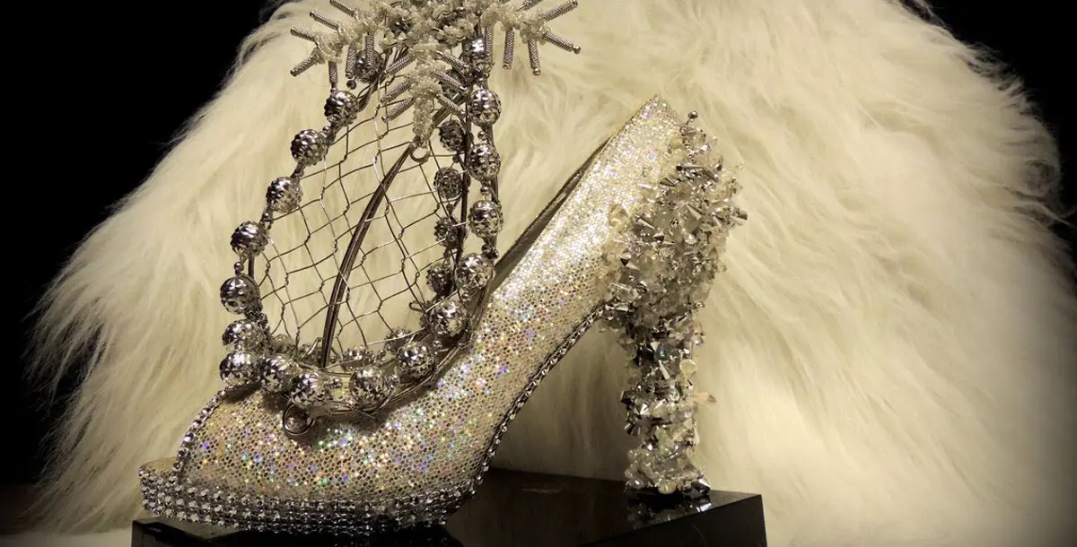 الحذاء الكلاسيكي الذي ترتديه أميرات العائلات الملكية