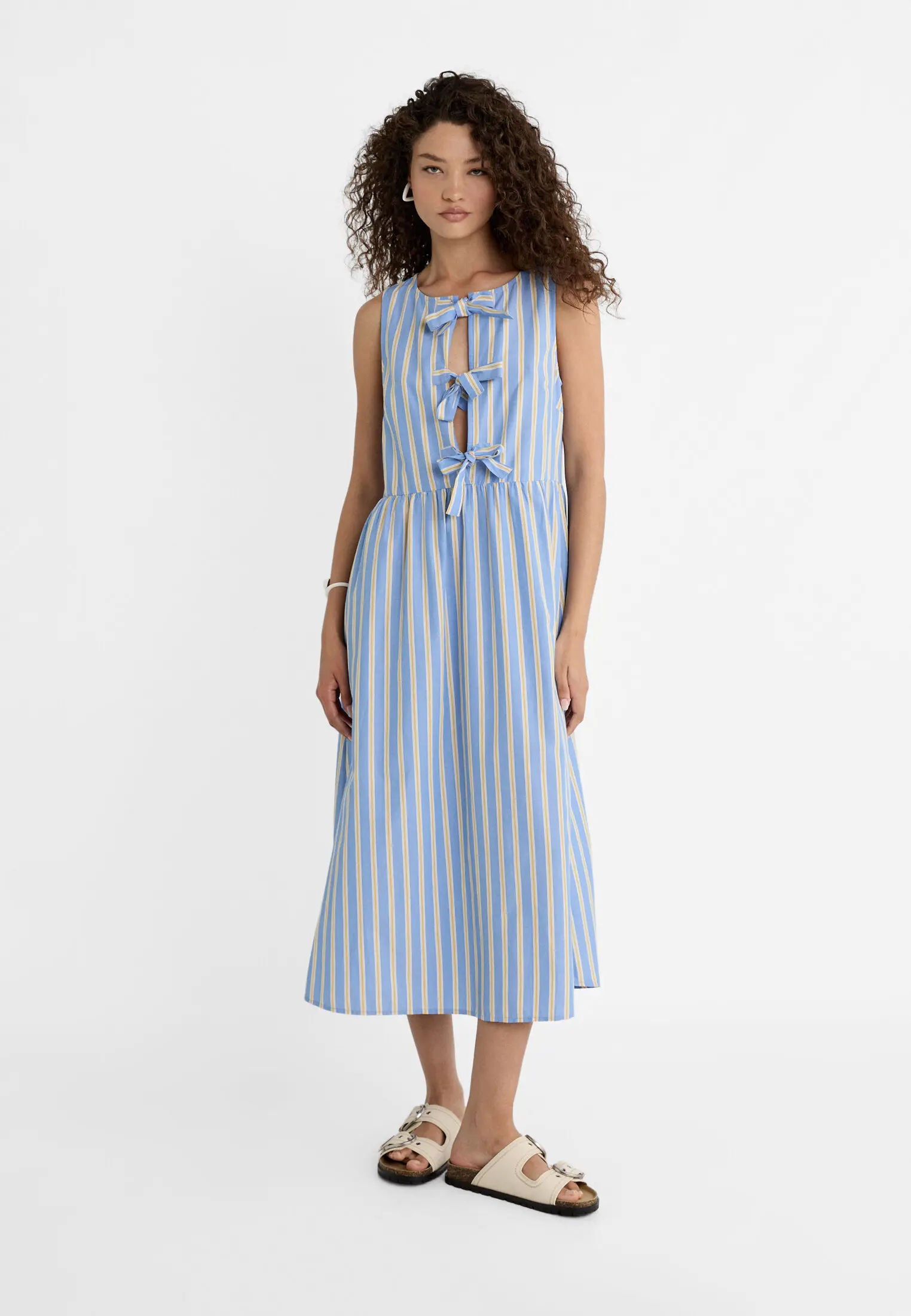 فستان من Stradivarius